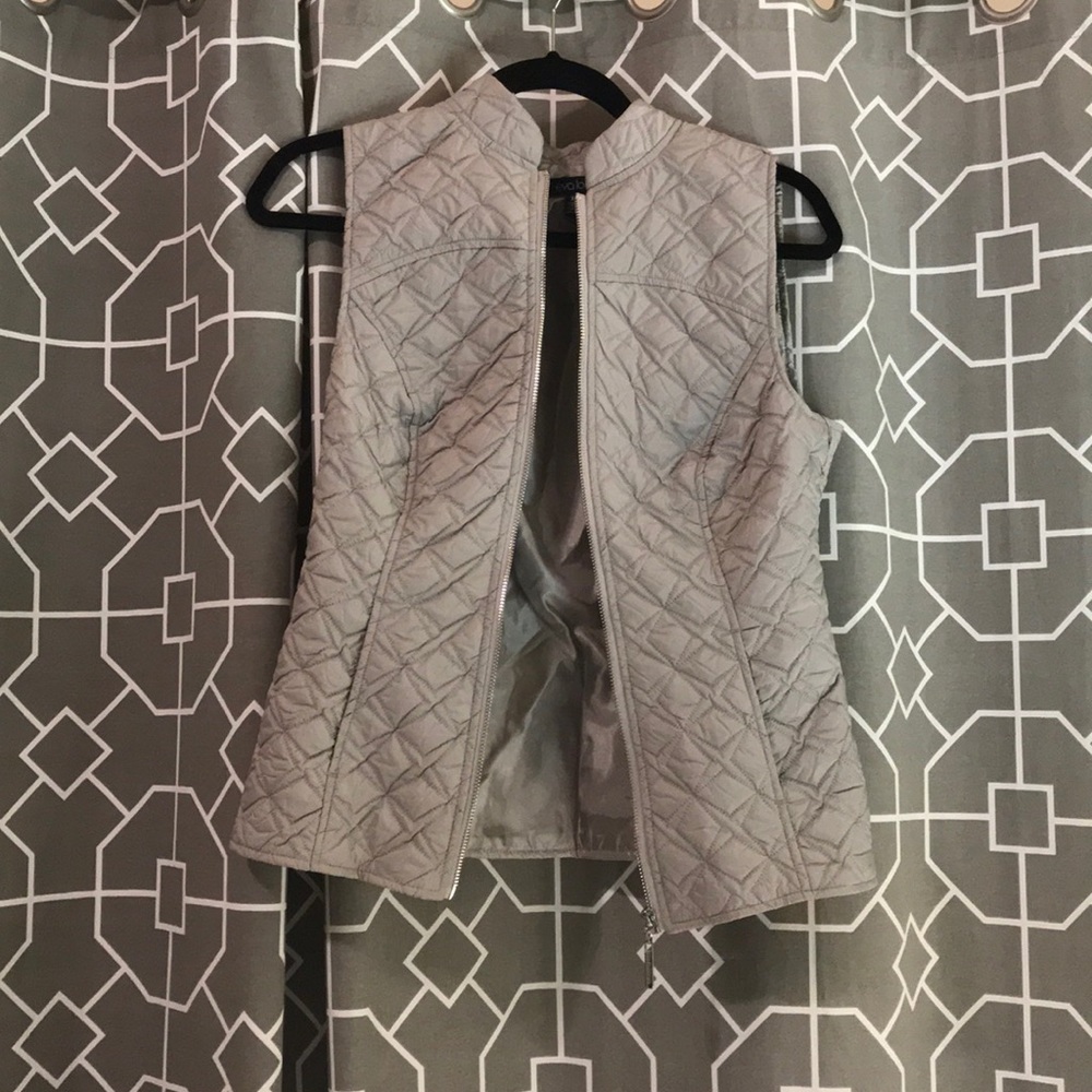 Taupe vest